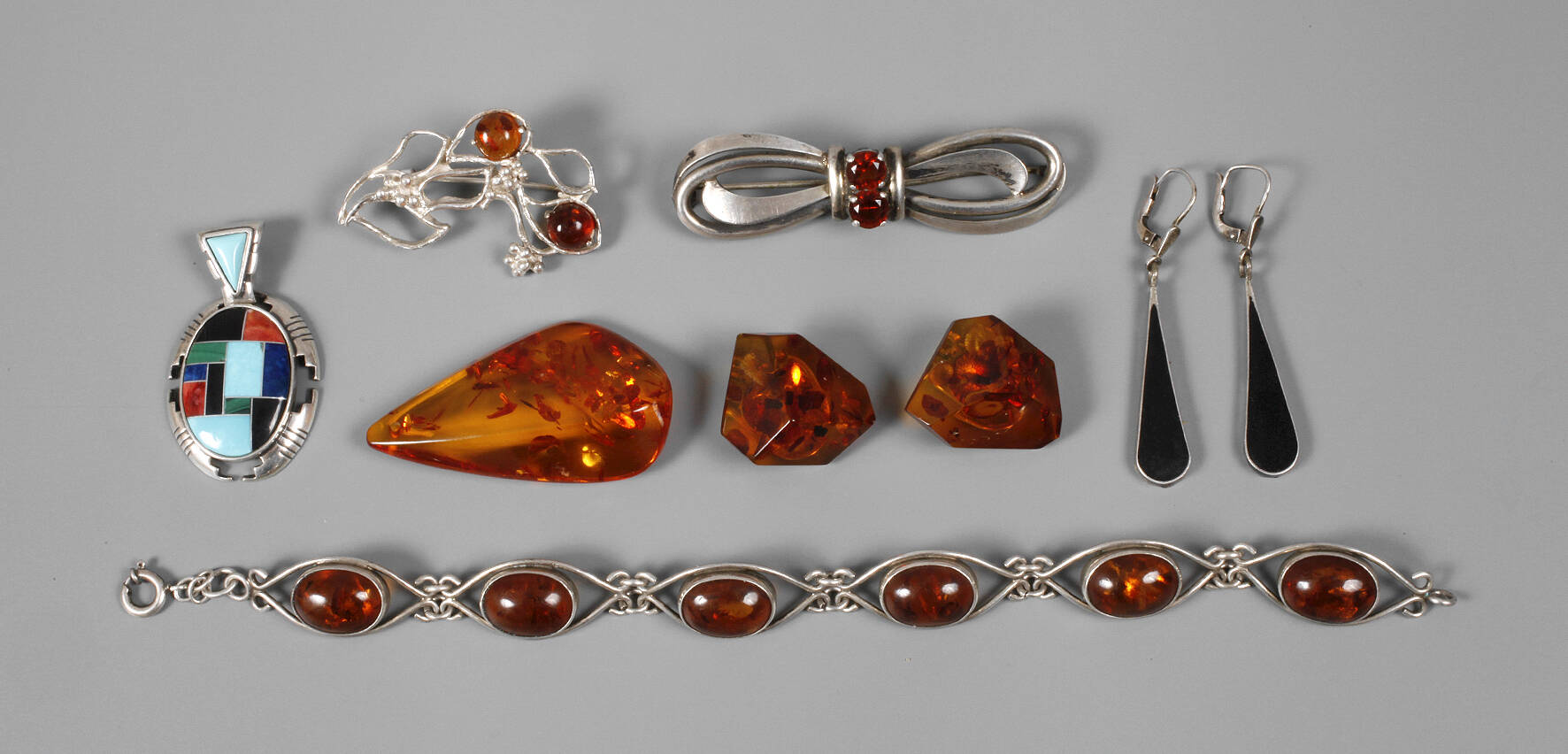 Konvolut Silber- und Bernsteinschmuck