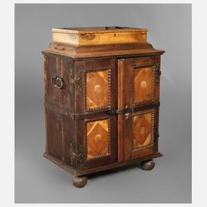 Frühbarockes Kabinettschränkchen