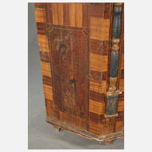 Bemalter Bauernschrank