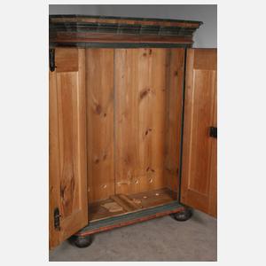 Großer Bauernschrank