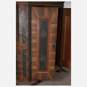 Großer Bauernschrank