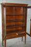 Klassizistischer Vitrinenschrank