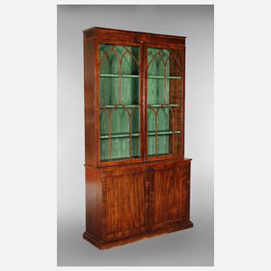 Neogotische Büchervitrine