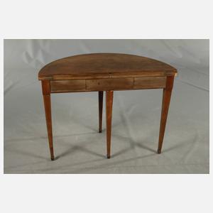 Demi Lune-Tisch