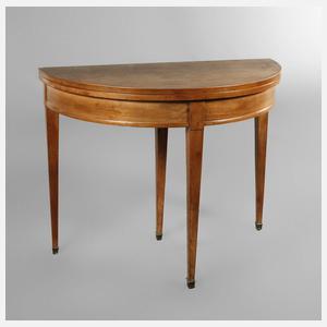 Demi Lune-Tisch