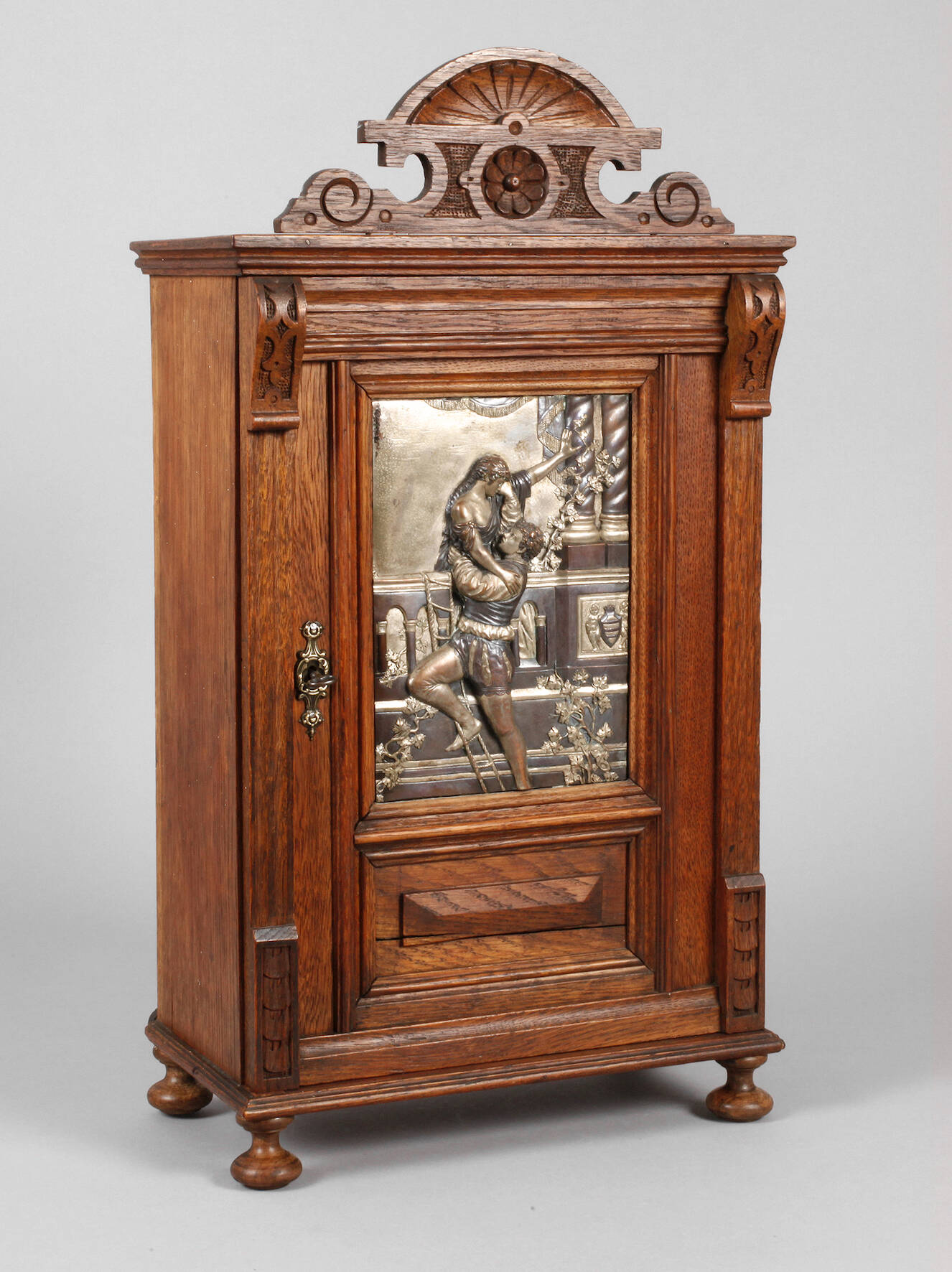 Wandschränkchen Historismus