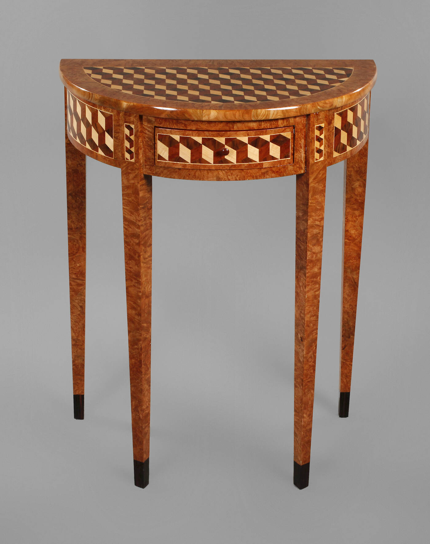 Kleiner Demi Lune-Tisch