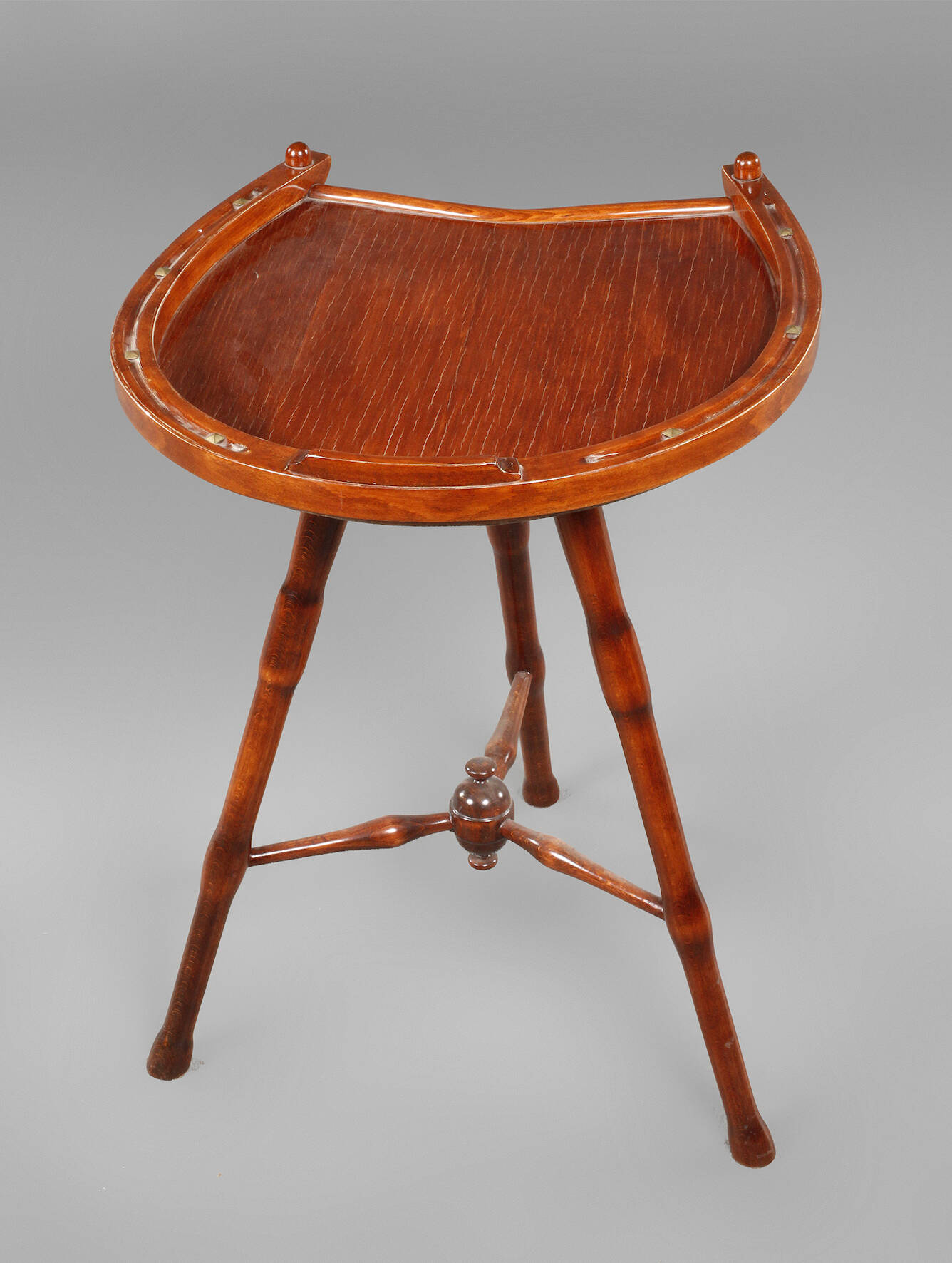 Beistelltisch in Hufeisenform