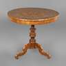 Intarsierter Tisch