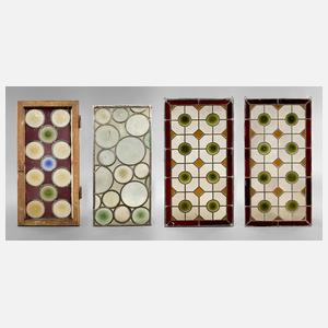 Vier Bleiglasfenster