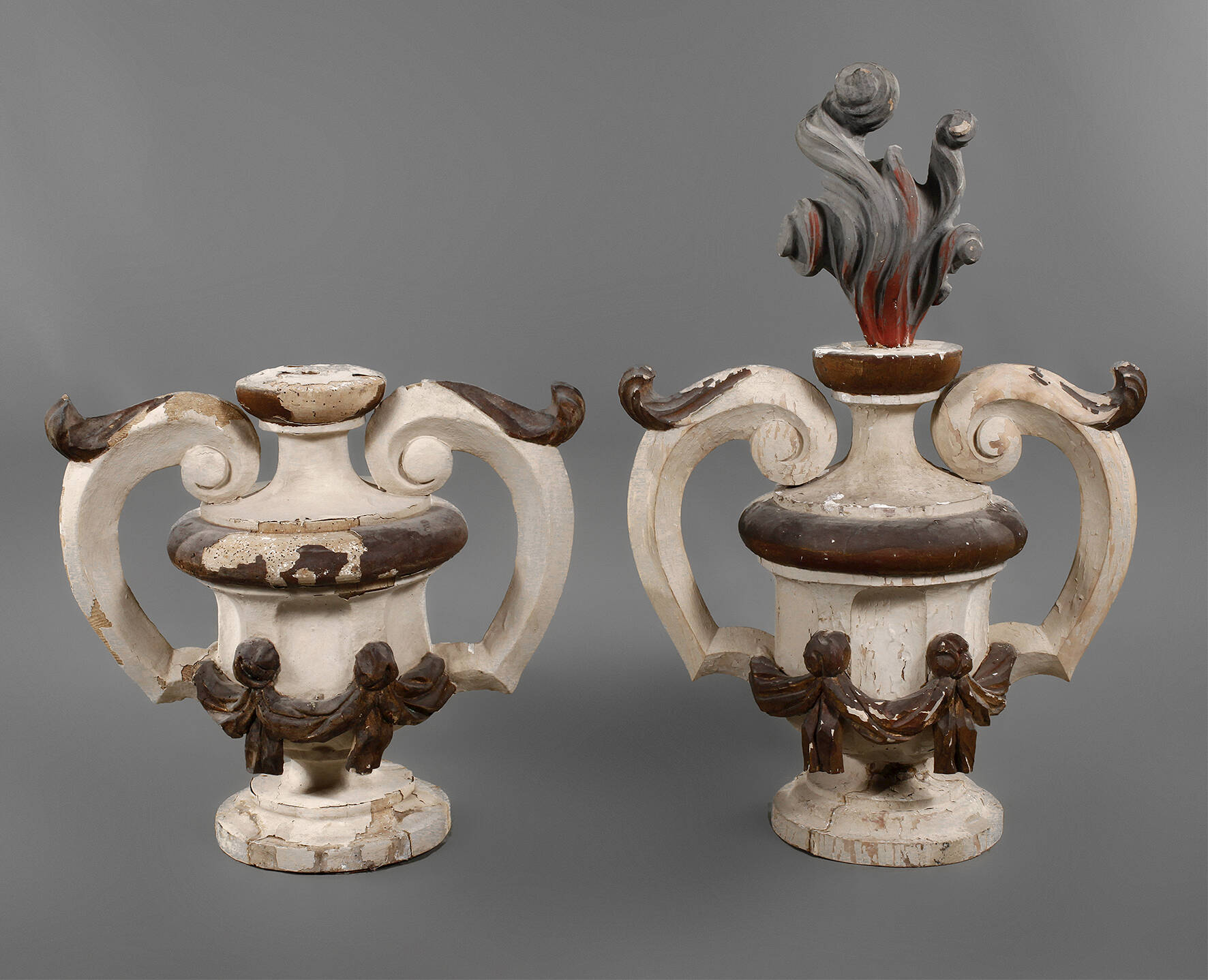 Paar klassizistische Amphoren