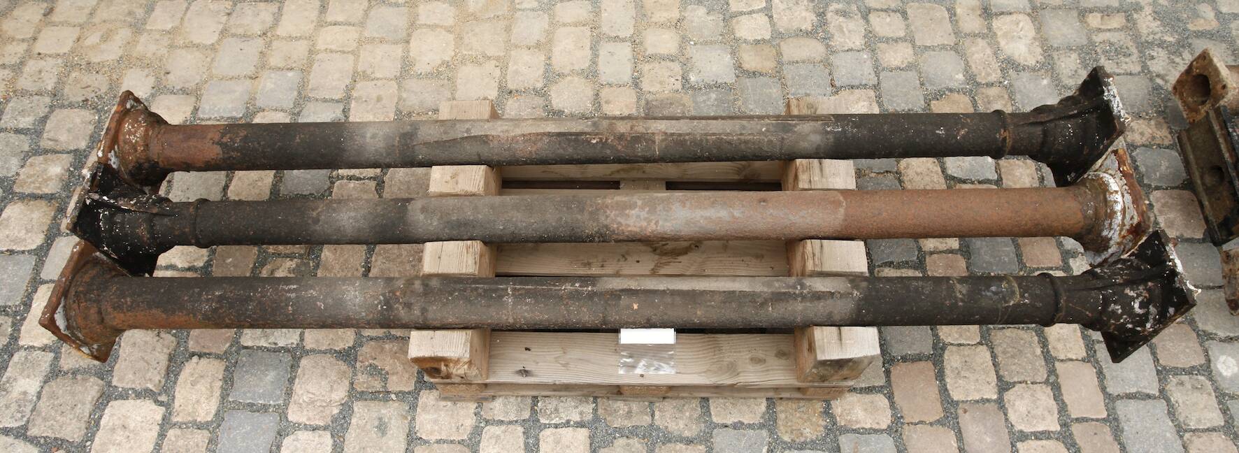 Drei Säulen Gusseisen
