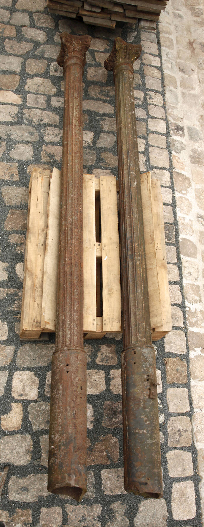 Paar Säulen Gusseisen