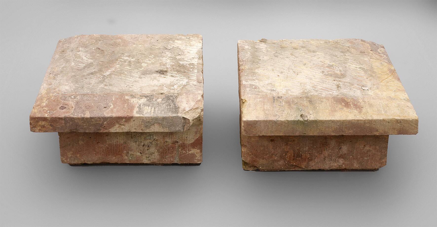 Paar Säulenabschlüsse