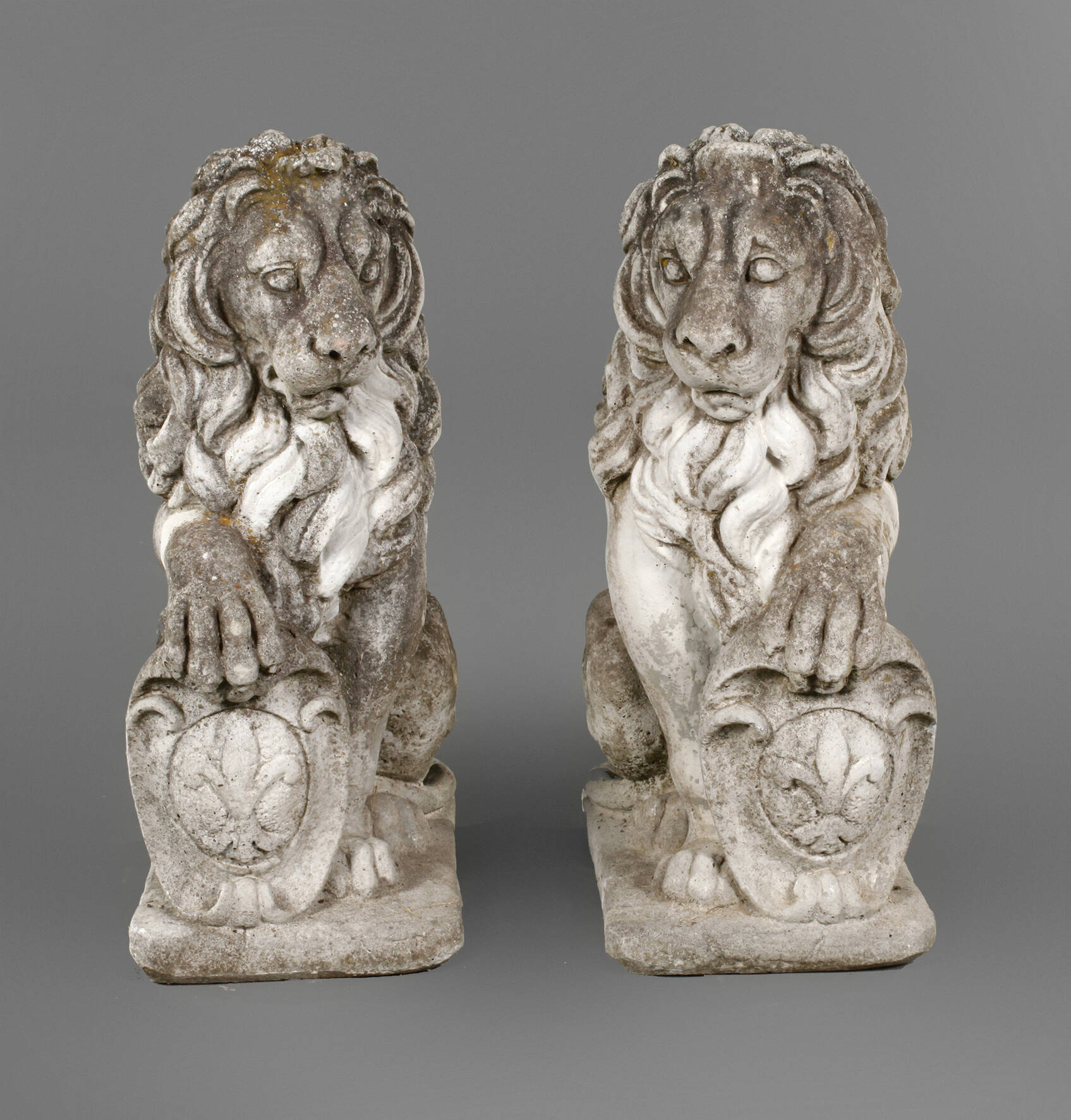 Paar Löwen Steinguss