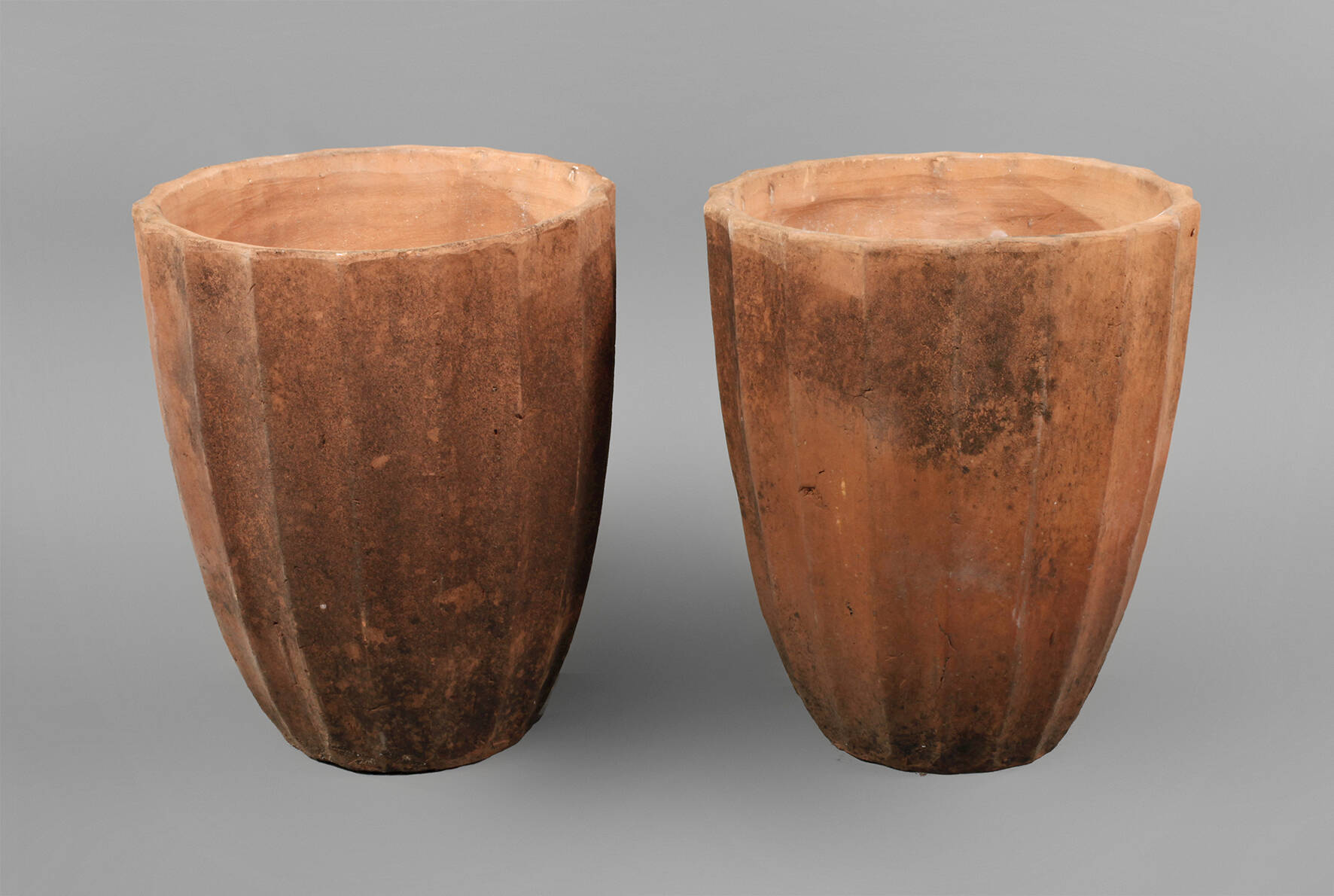 Zwei Pflanzvasen Terrakotta