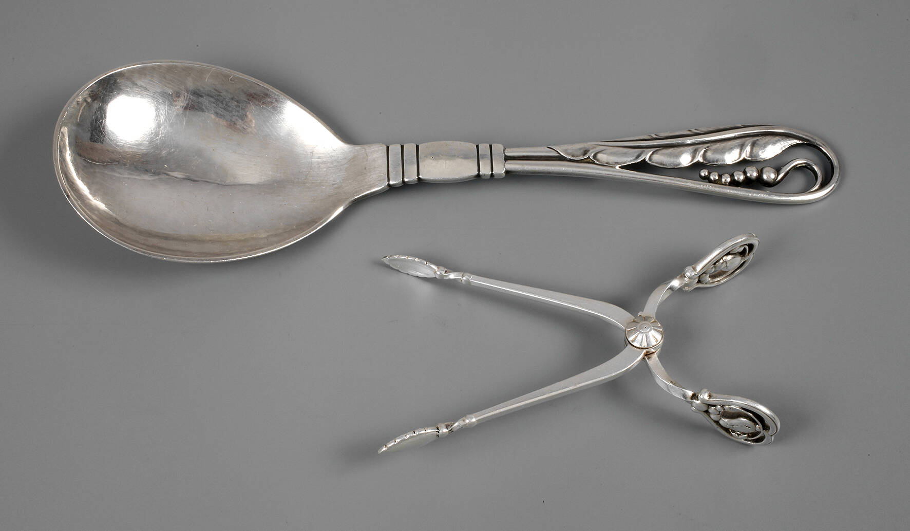 Georg Jensen Zuckerzange und Löffel "Magnolia"