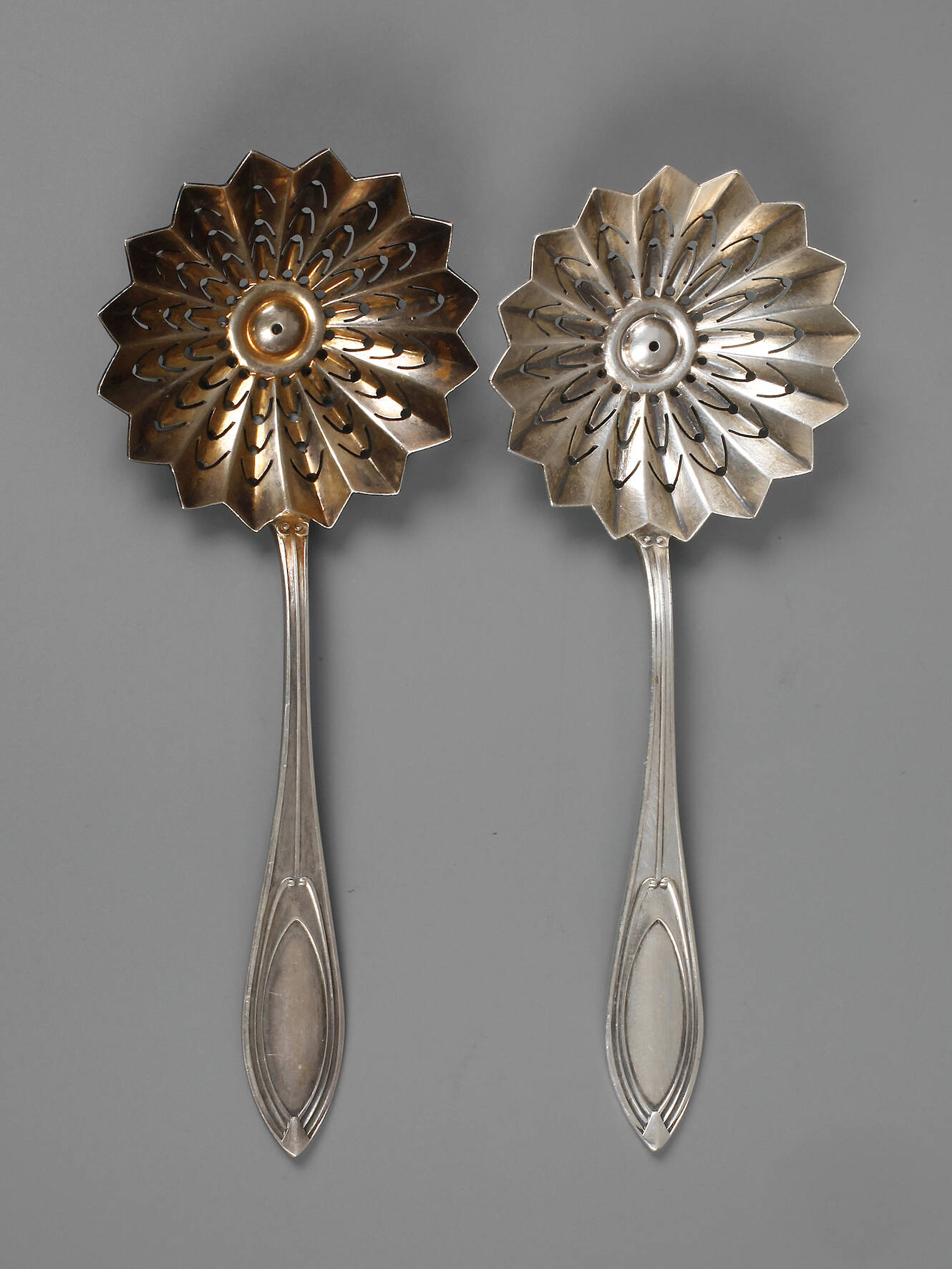 Peter Behrens zwei Streulöffel