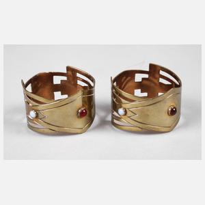 Zwei Serviettenringe mit Schmucksteinen