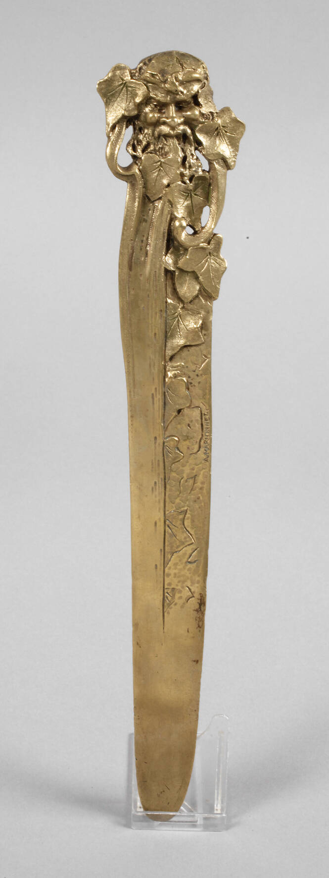 Papiermesser als Bacchant