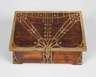 Holzschatulle mit Messingeinlegearbeit