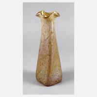 Lötz Wwe. Vase "Candia Papillon" um 1900, farbloses Glas, ausgekugelter Abriss, silbergelbe und lachsfarbene Kröselaufschmelzungen, reduziert und irisiert, die Mündung vierfach gelappt, im Schulterberreich verdreht, guter Originalzustand, H 29 cm.111