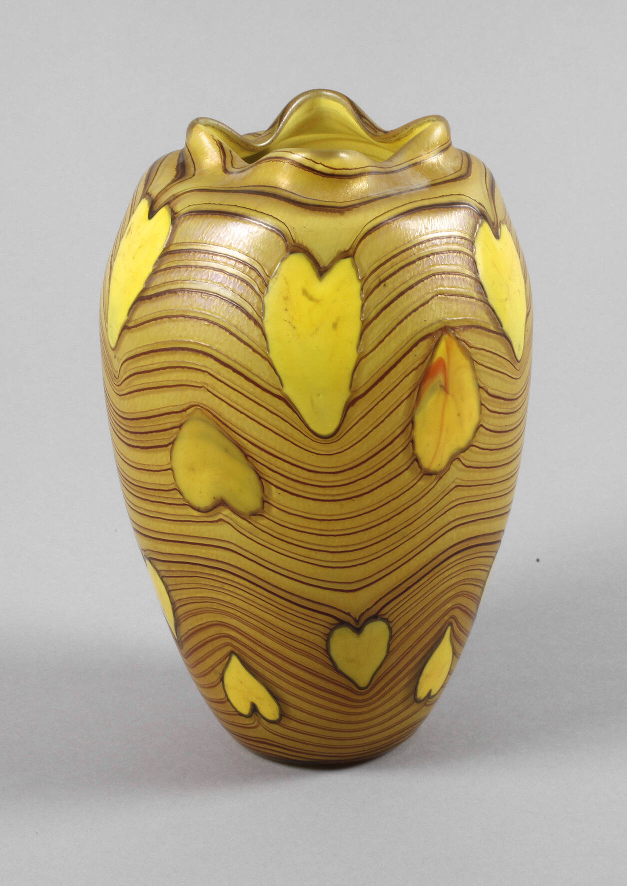 Vase mit Herzdekor