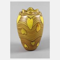 Vase mit Herzdekor111