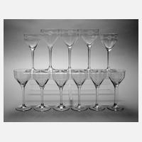 Acht Süßwein- und drei Weißweingläser111