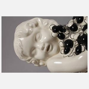 Michael Powolny Putto mit Trauben