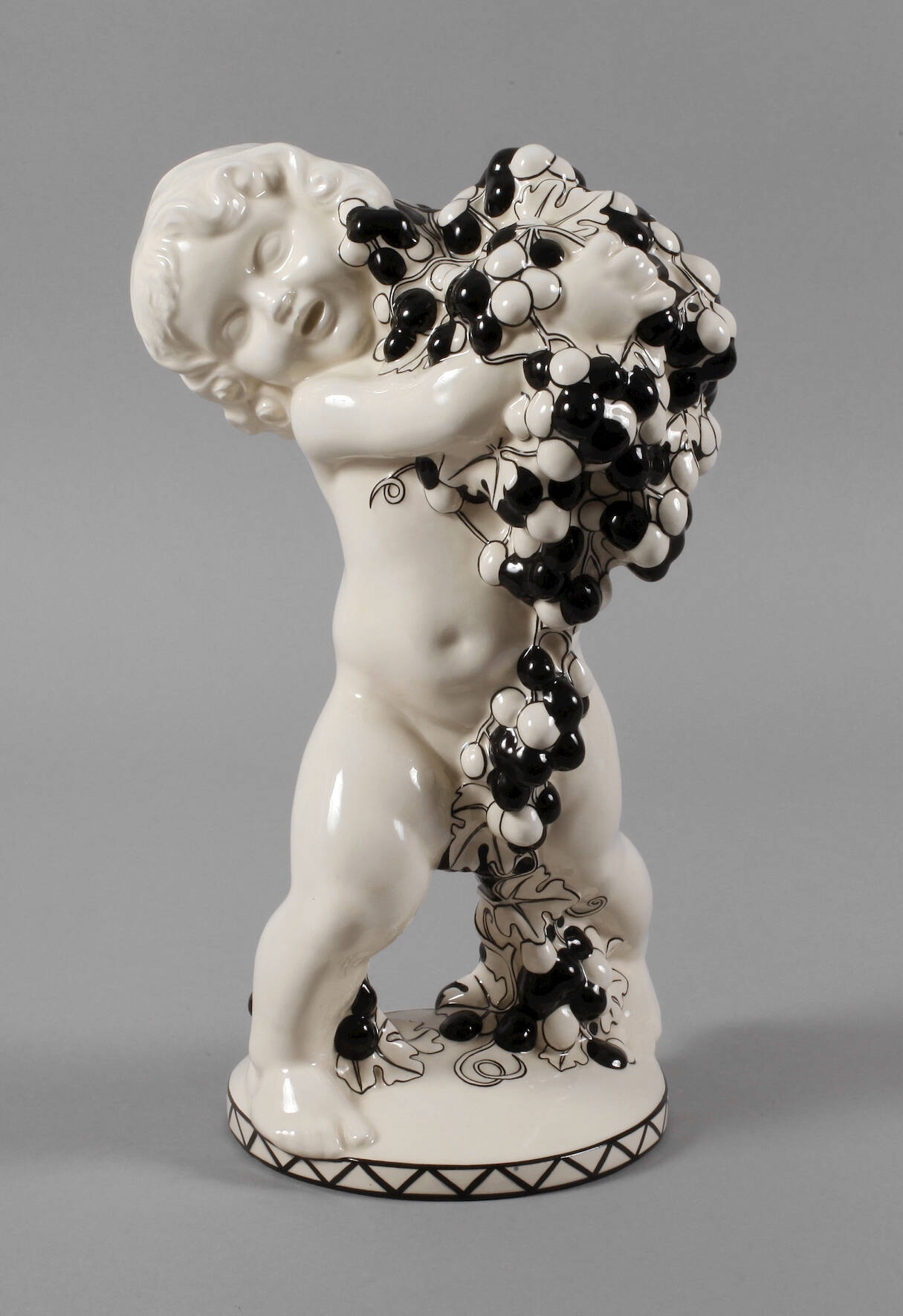 Michael Powolny Putto mit Trauben