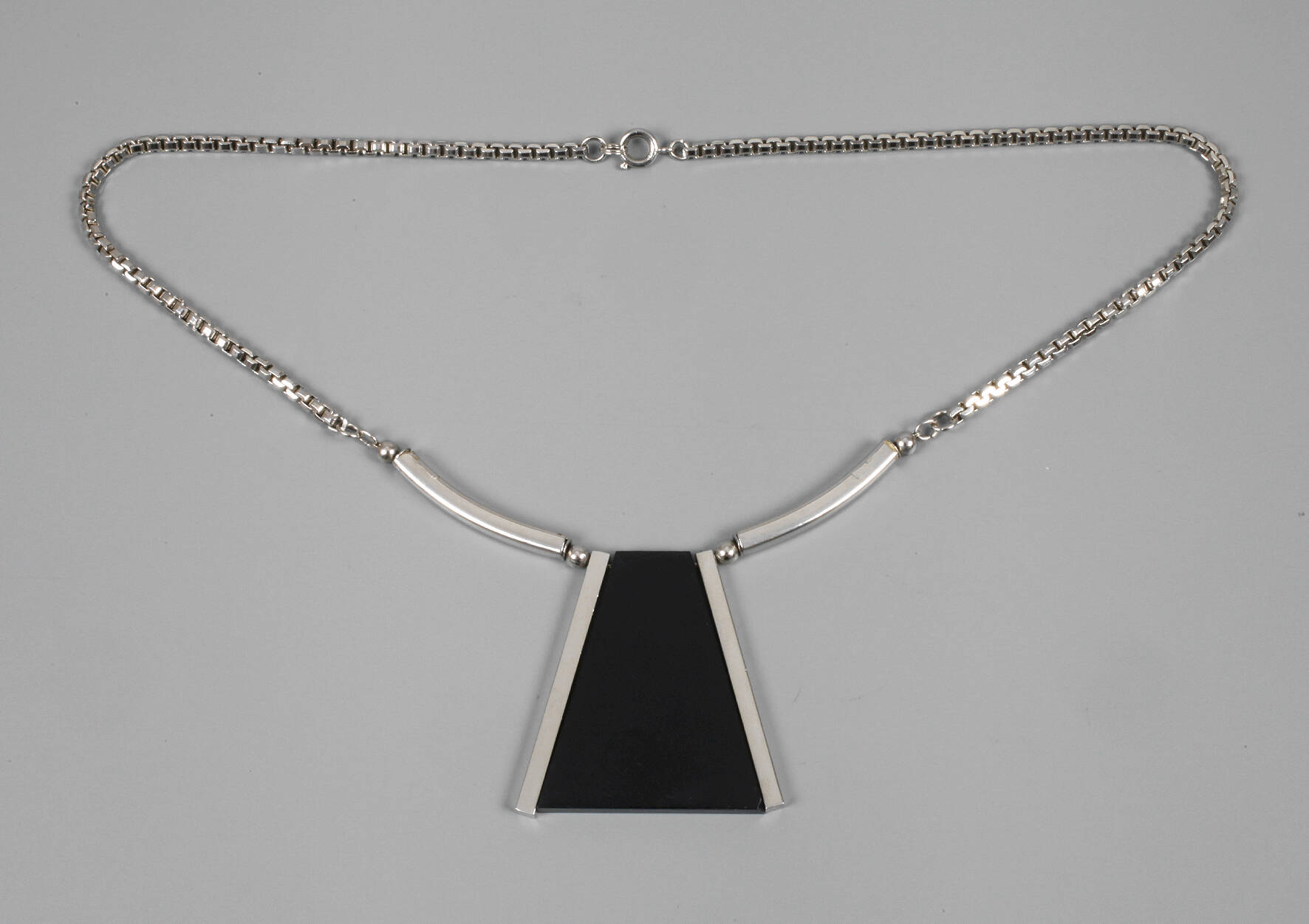 Jakob Bengel Collier mit Galalith