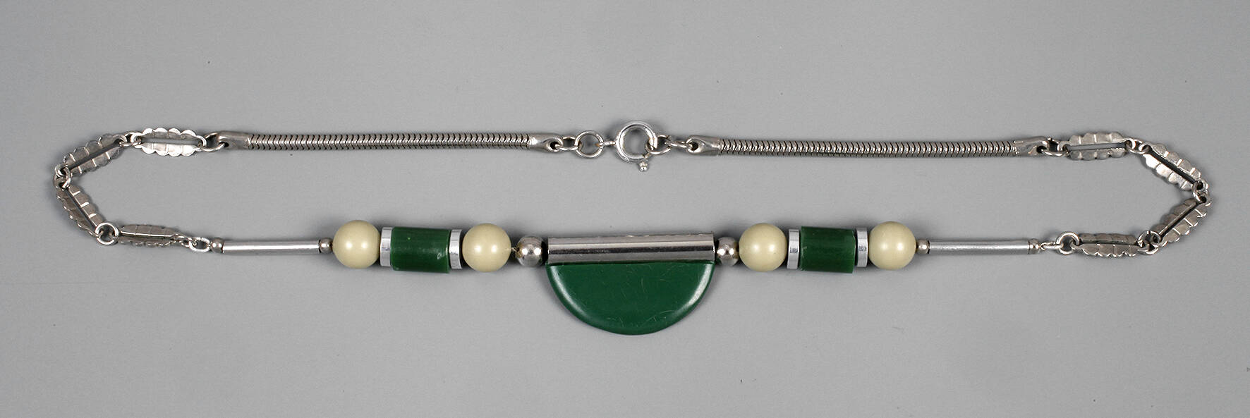 Jakob Bengel Collier mit Galalith