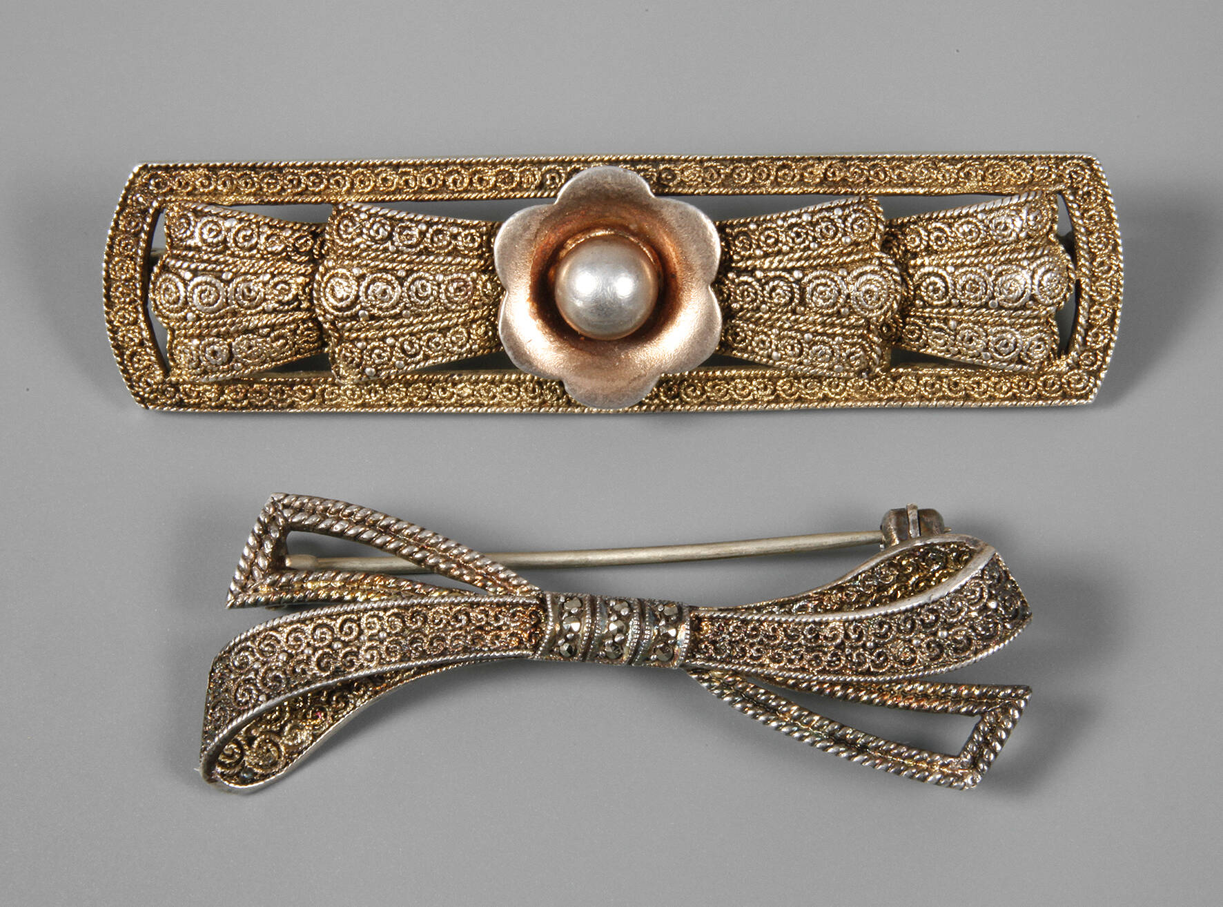 Theodor Fahrner, zwei Anstecknadeln