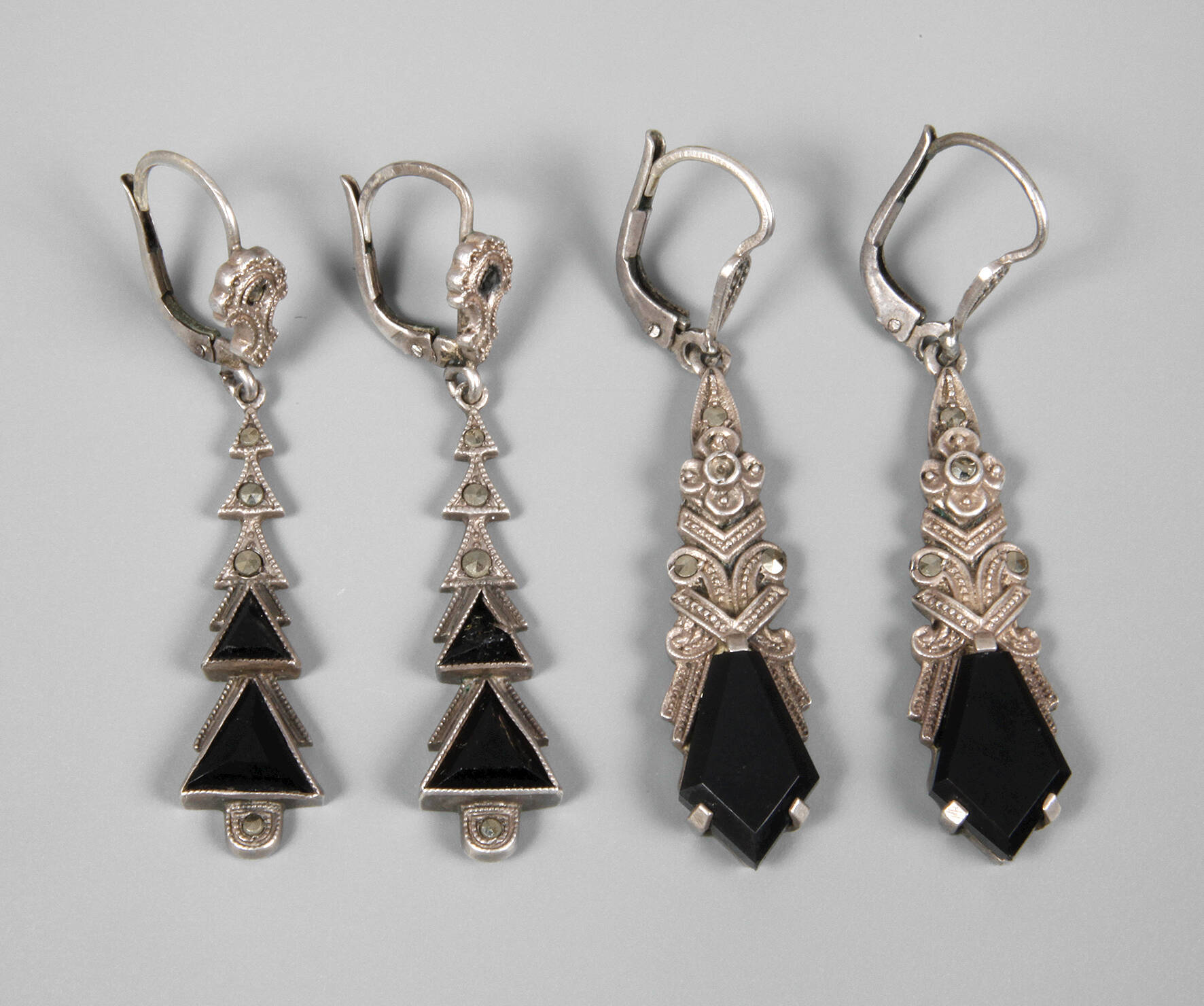 Zwei Paar Ohrhänger Art déco