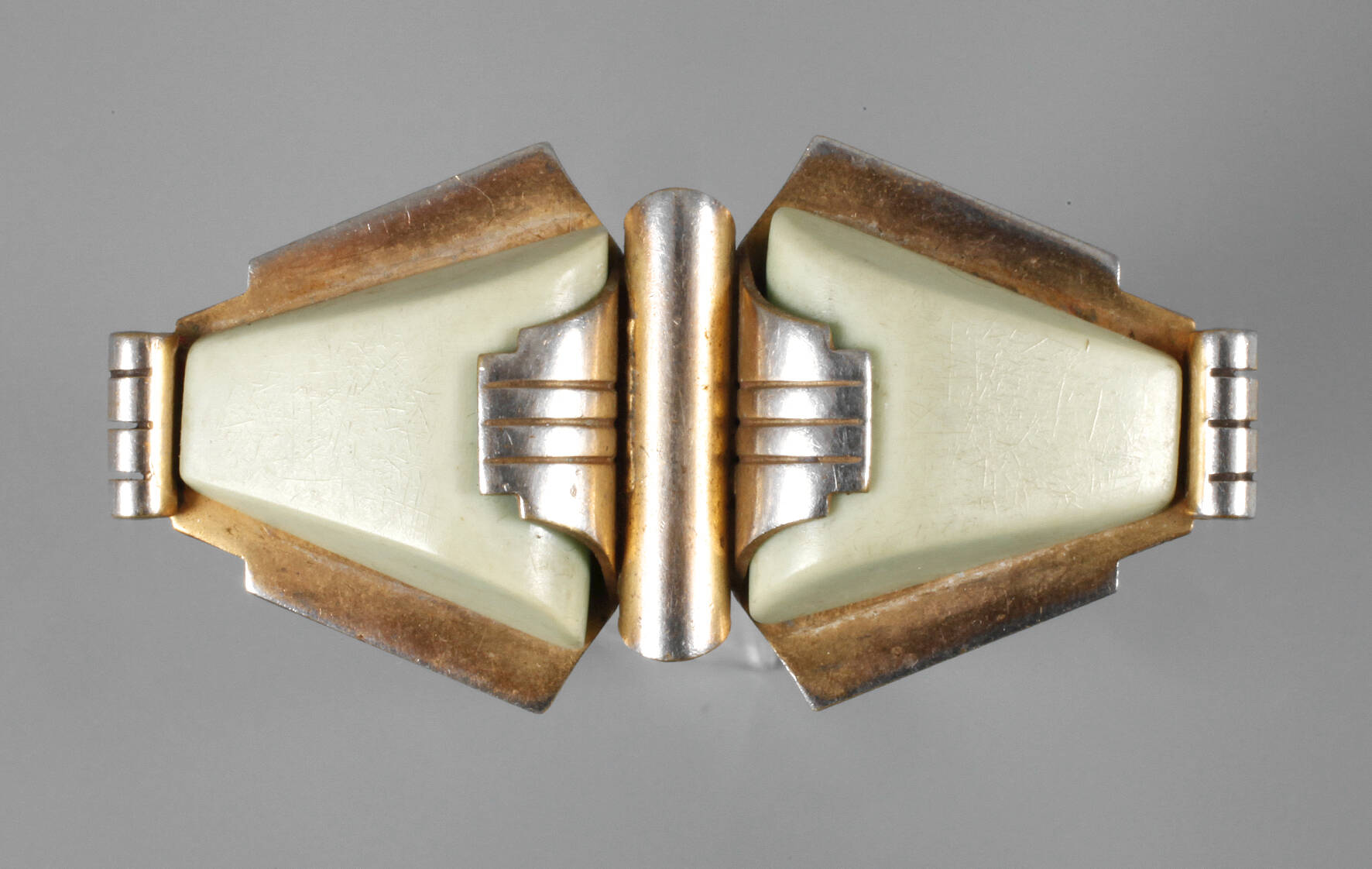 Fabon Paris, Brosche