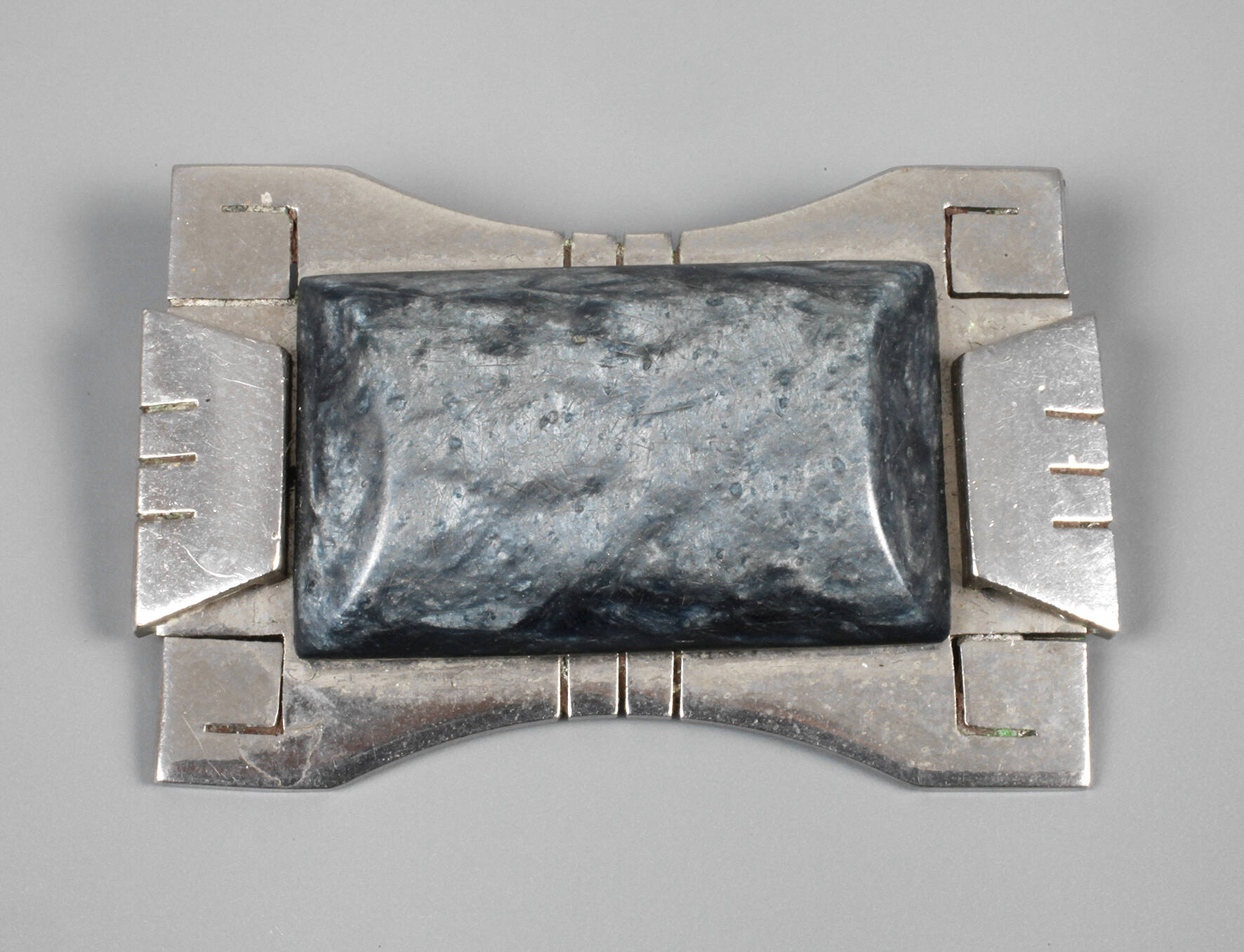 Fabon Paris, Brosche