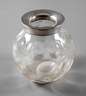Kugelvase mit Metallmontierung