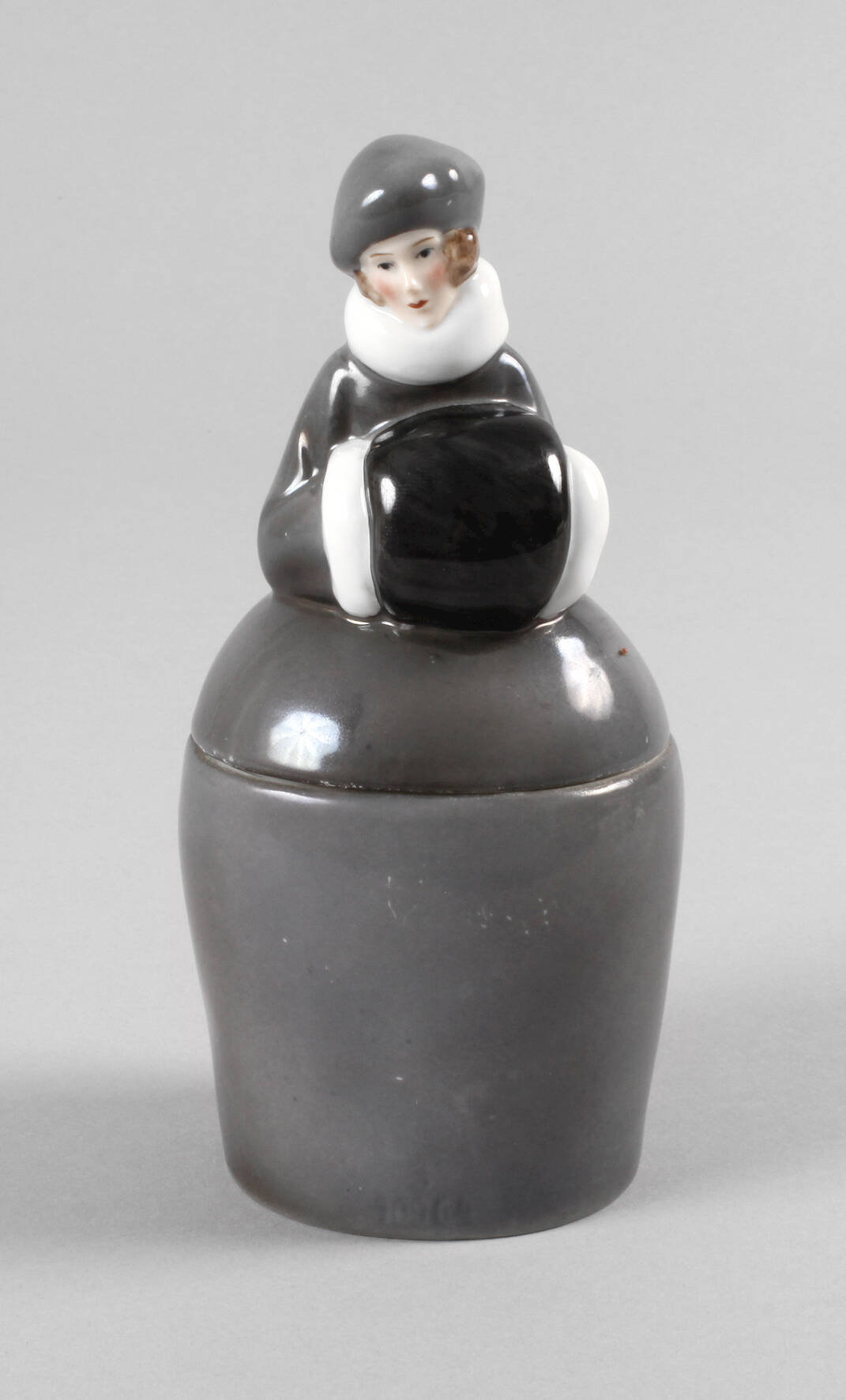 Heubach figürliche Deckeldose