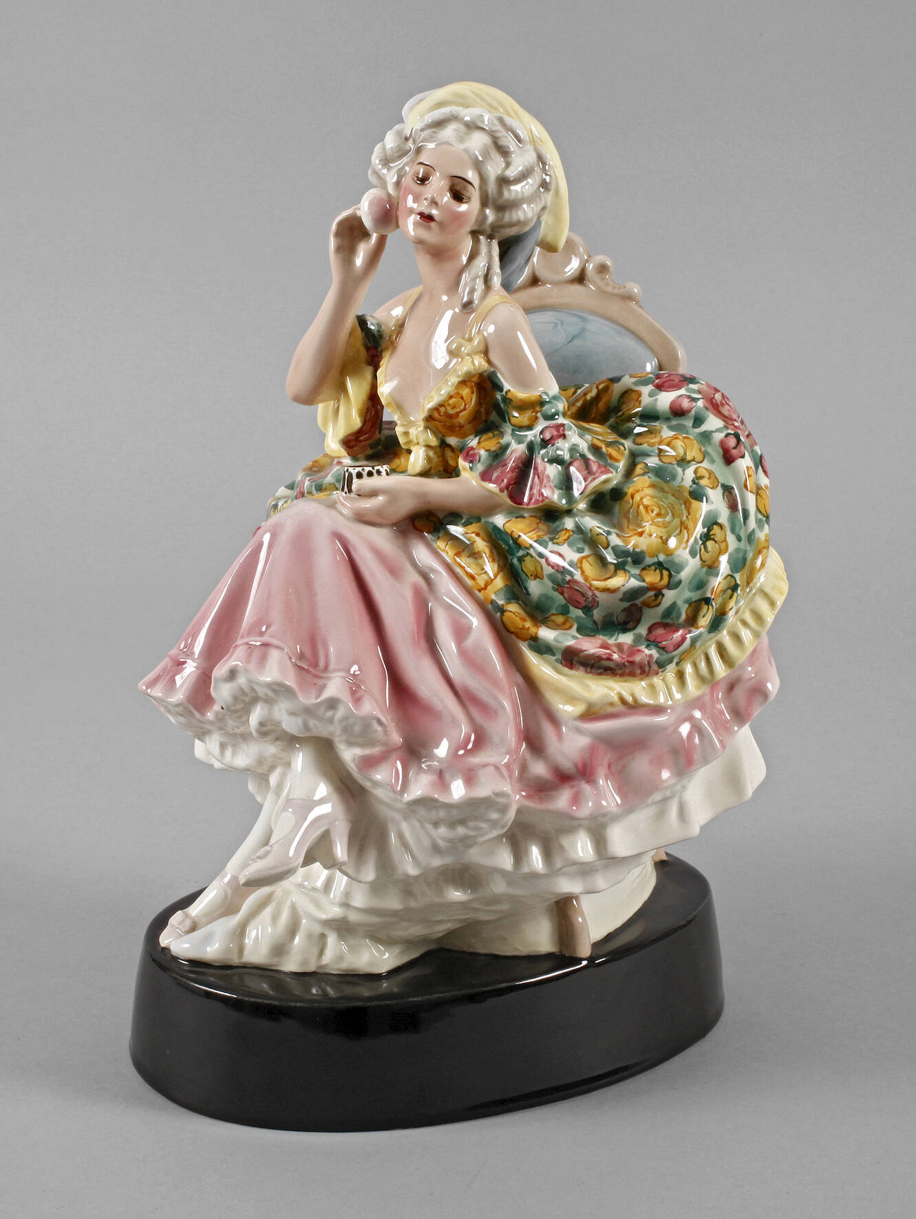 Goldscheider Wien Figur "bei der Toilette"