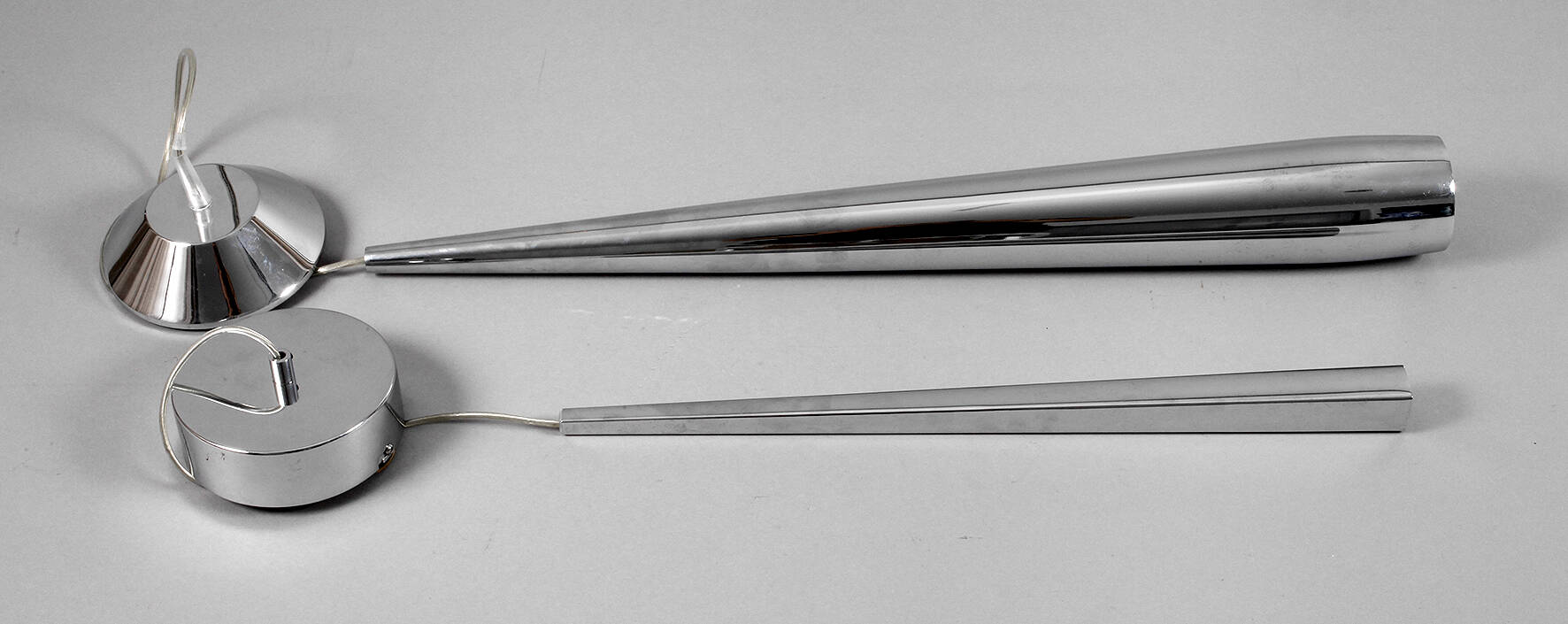 Zwei Design-Deckenlampen