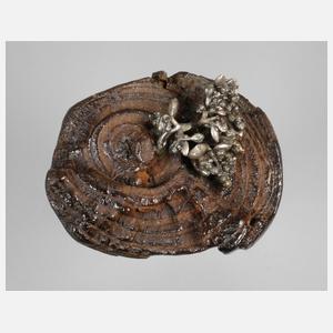 Ungewöhnliche Brosche