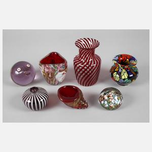 Sieben Teile modernes Glas