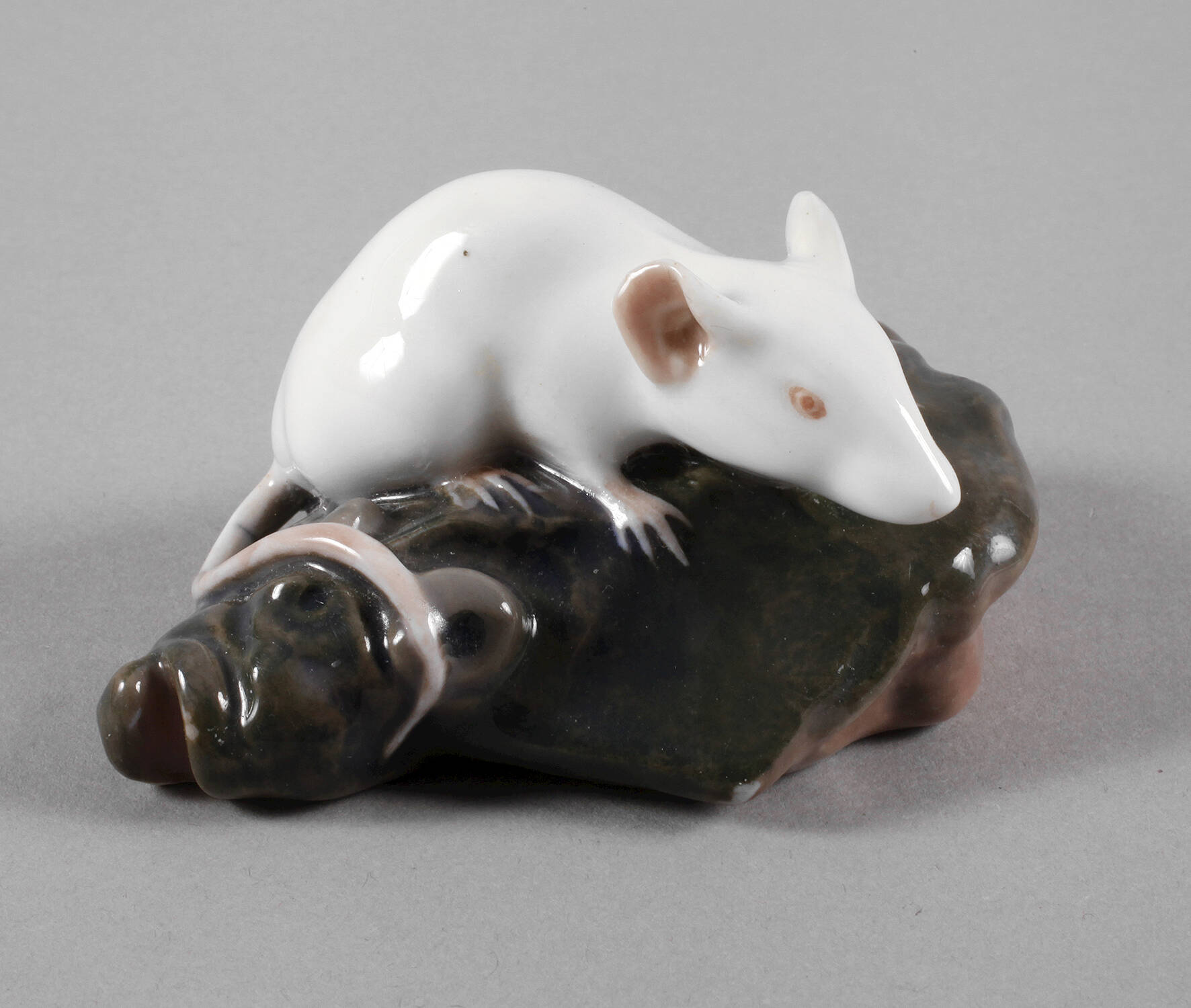 Kopenhagen Maus auf Fischkopf sitzend