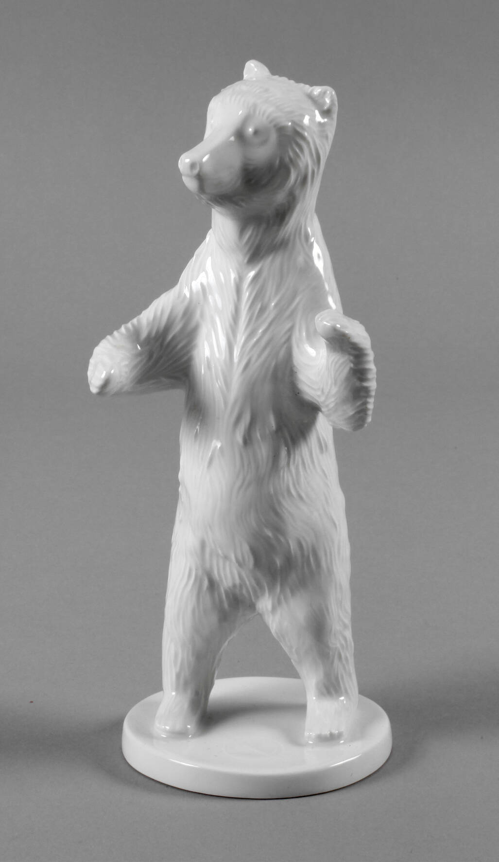 KPM Berlin stehender Bär