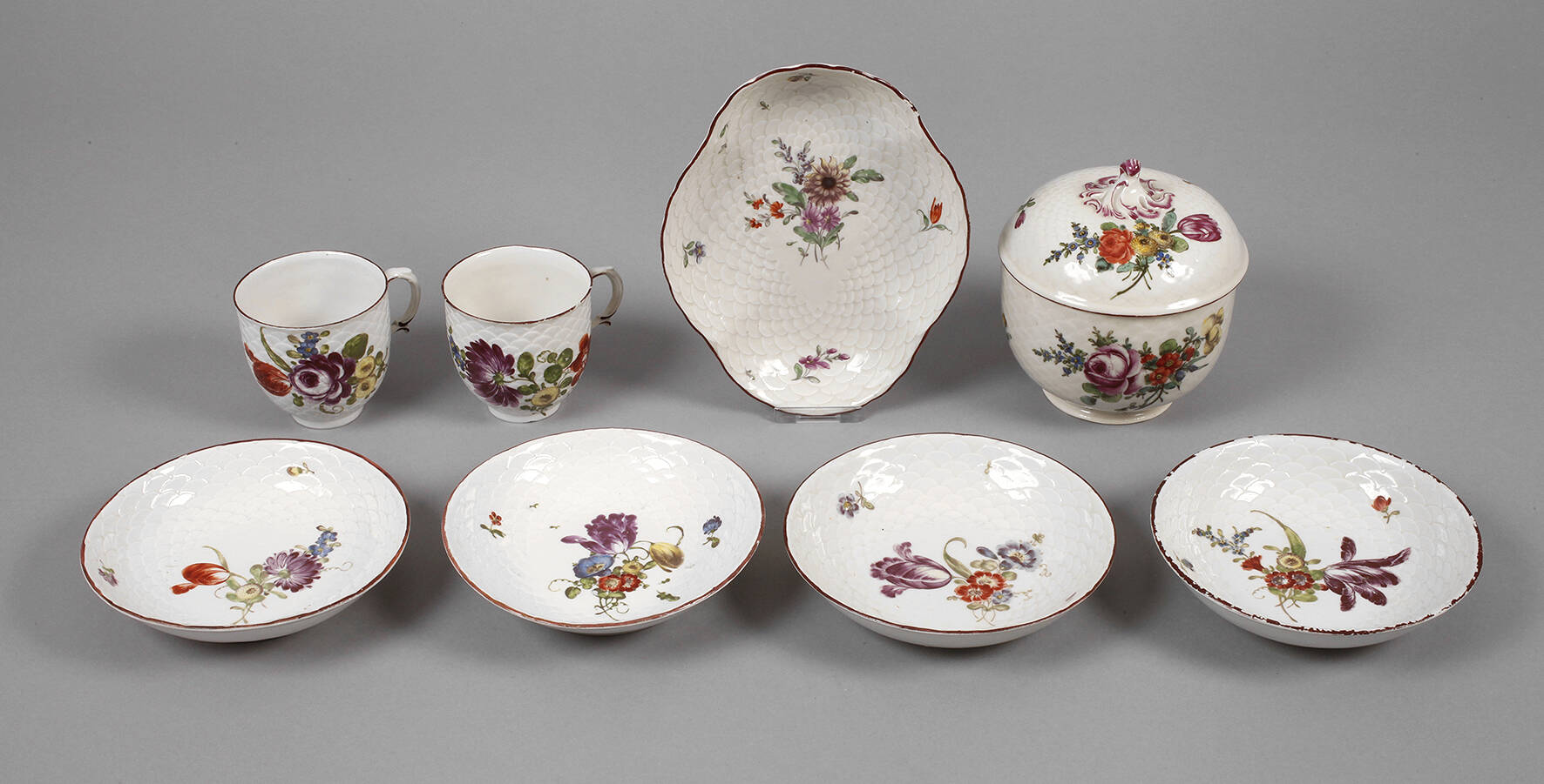 Ludwigsburg acht Teile Schuppendekor