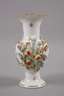 Meissen Vase mit Rankenauflage