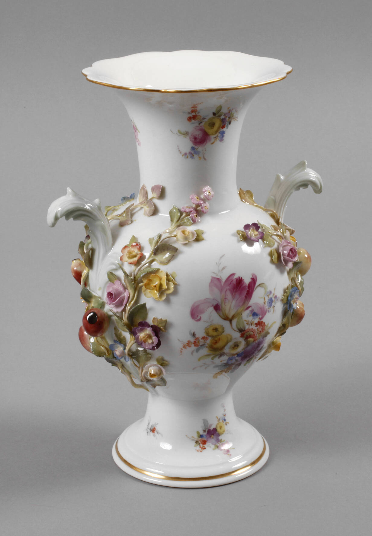Meissen Vase mit Rankenauflage