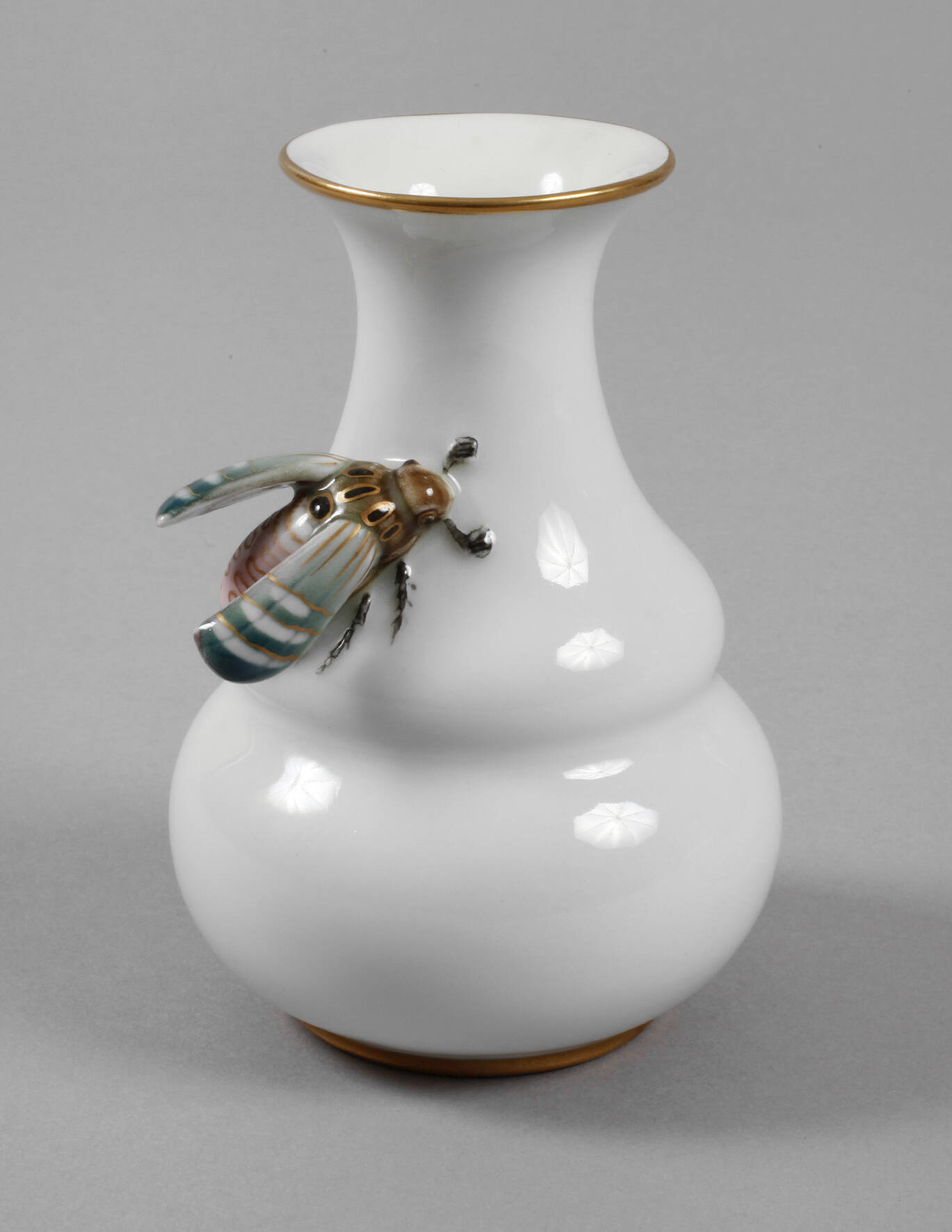 Volkstedt Vase mit Maikäfer