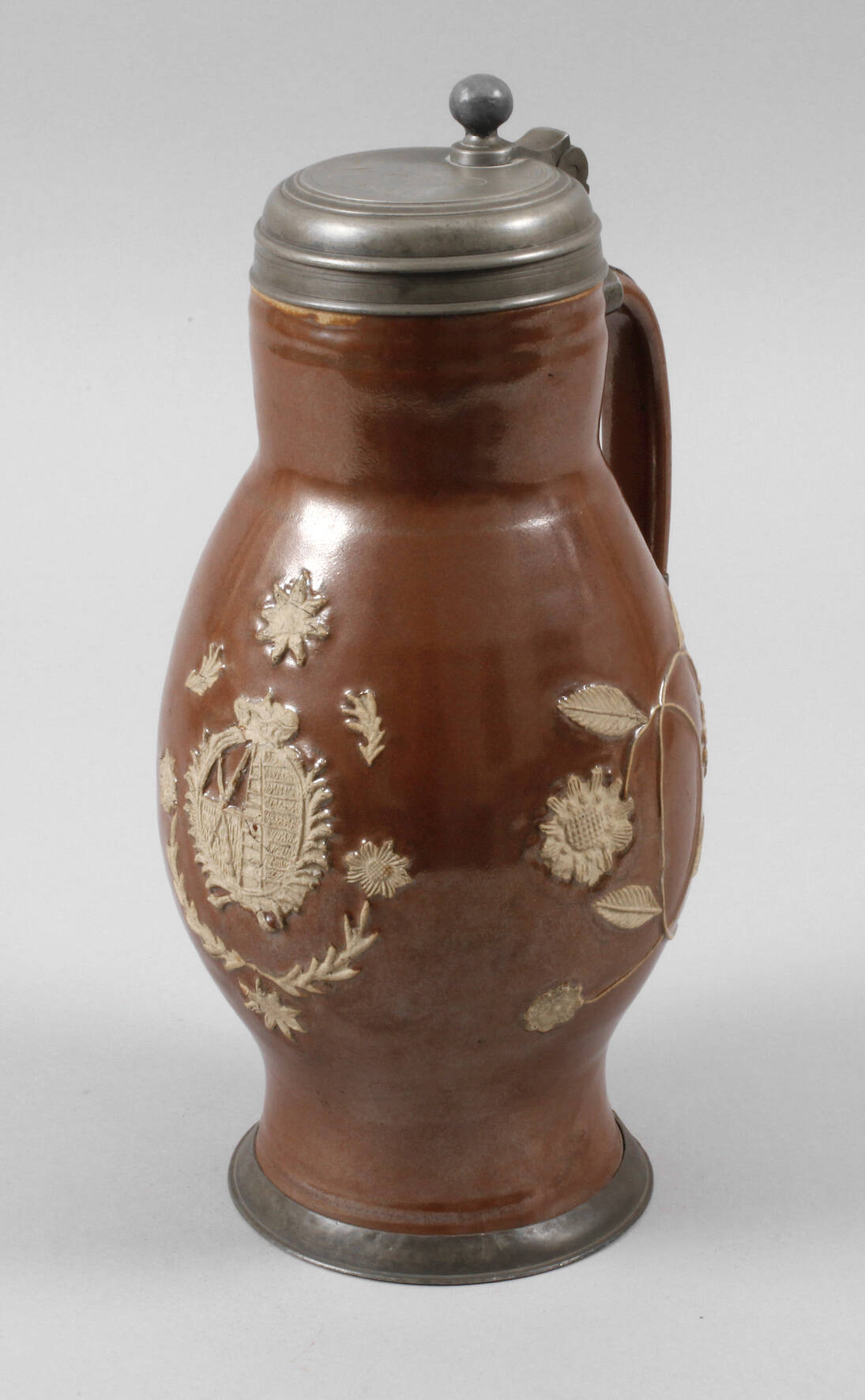 Bunzlau großer Birnenkrug mit Sachsenwappen